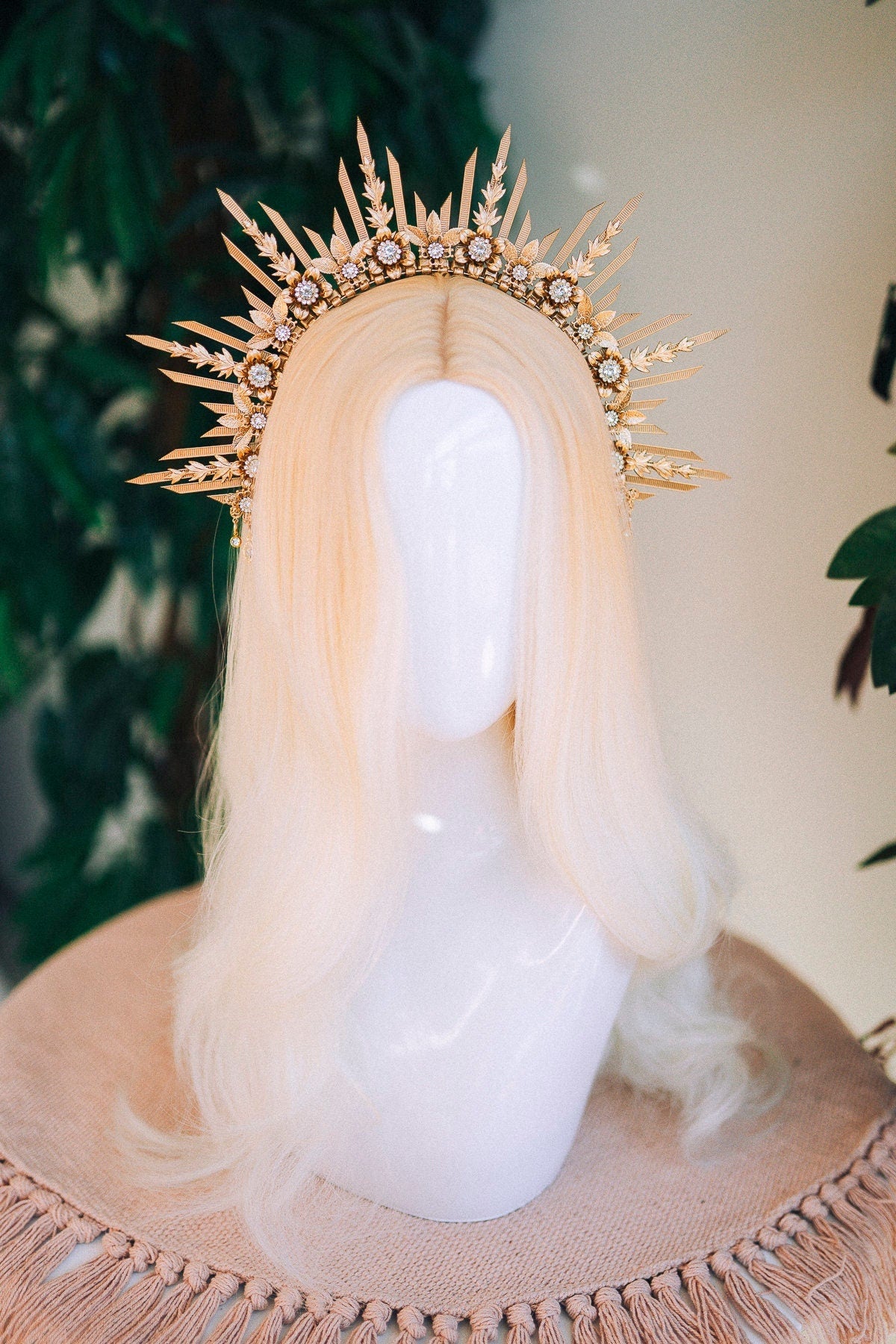 Gold halo crown, Wedding headpiece, Wedding crown, Bridal headpiece, Bridal crown, Gold crown with pearls, Goddess crown, Fairy crown, Boho