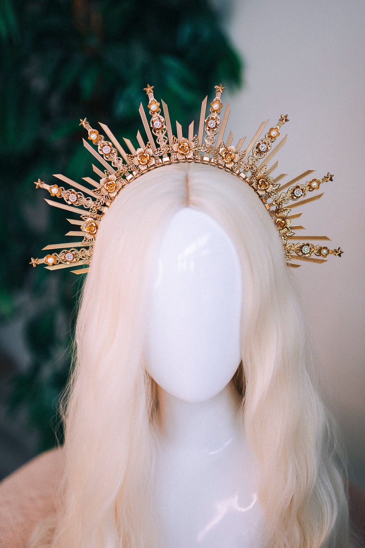 Gold halo crown, Wedding headpiece, Wedding crown, Bridal headpiece, Bridal crown, Gold crown with pearls, Goddess crown, Fairy crown, Boho