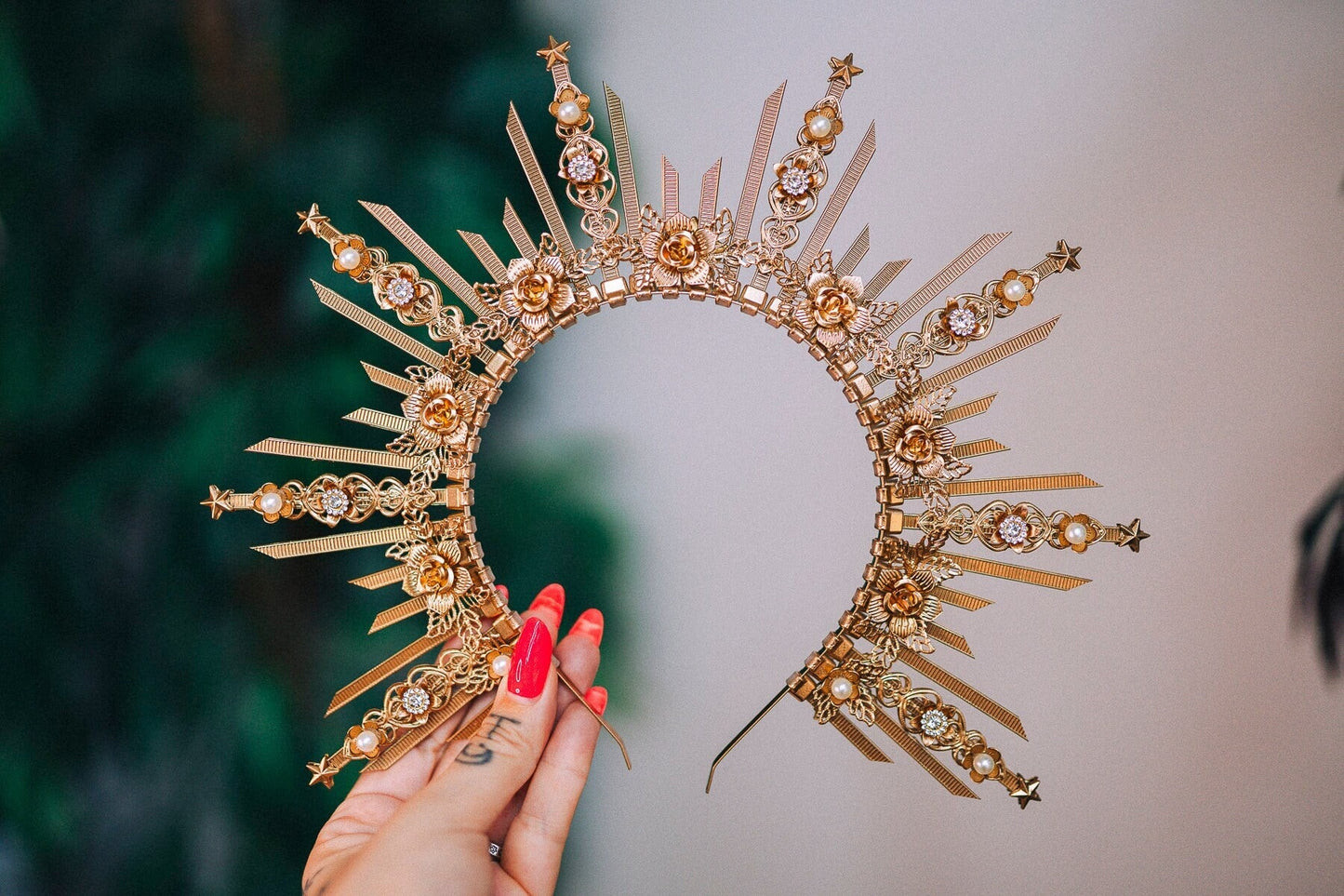 Gold halo crown, Wedding headpiece, Wedding crown, Bridal headpiece, Bridal crown, Gold crown with pearls, Goddess crown, Fairy crown, Boho