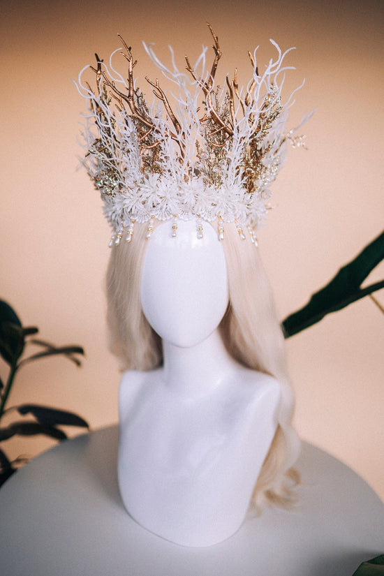 Winter Queen, White flower crown, Christmas Party Crown, Christmas Headband, Winter crown, Fairy crown, Gold tiara, Winter photo shoot