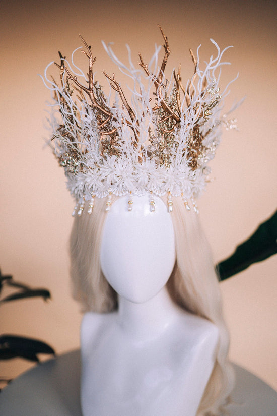 Winter Queen, White flower crown, Christmas Party Crown, Christmas Headband, Winter crown, Fairy crown, Gold tiara, Winter photo shoot