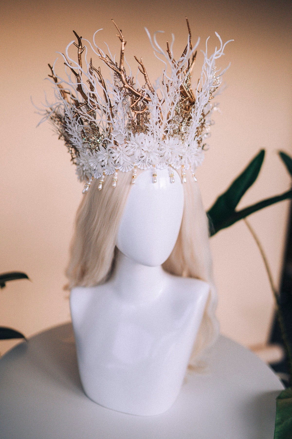 Winter Queen, White flower crown, Christmas Party Crown, Christmas Headband, Winter crown, Fairy crown, Gold tiara, Winter photo shoot