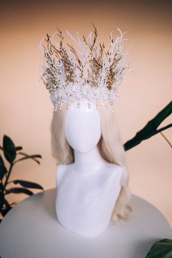 Winter Queen, White flower crown, Christmas Party Crown, Christmas Headband, Winter crown, Fairy crown, Gold tiara, Winter photo shoot