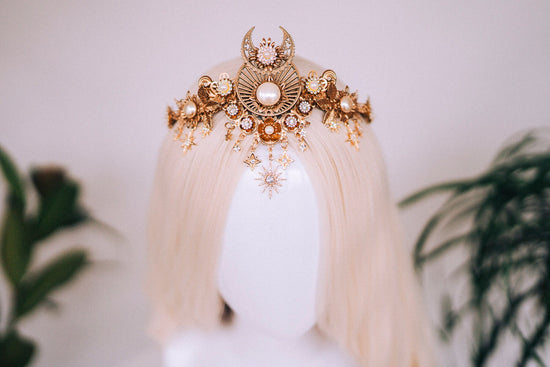 Gold tiara, Bridal crown, Wedding crown, Bridal headpiece, Wedding headpiece, Boho bride, Festival bride, Gold crown, Gold headpiece