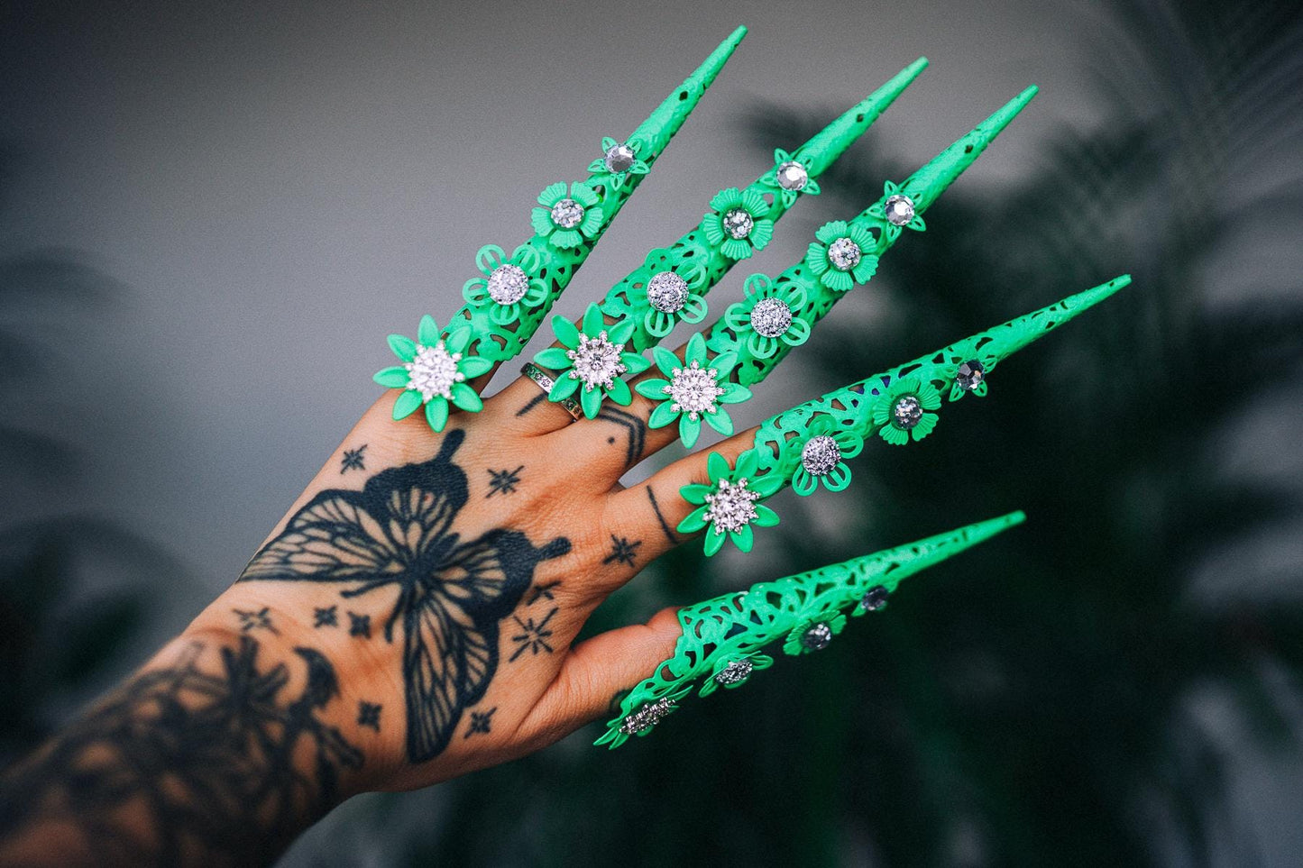 Neon Finger Claw 1 piece, UV active jewelry, Halloween costume, Filigree Jewelry, Finger Jewelry, Green finger claws, Ring, Rave outfit