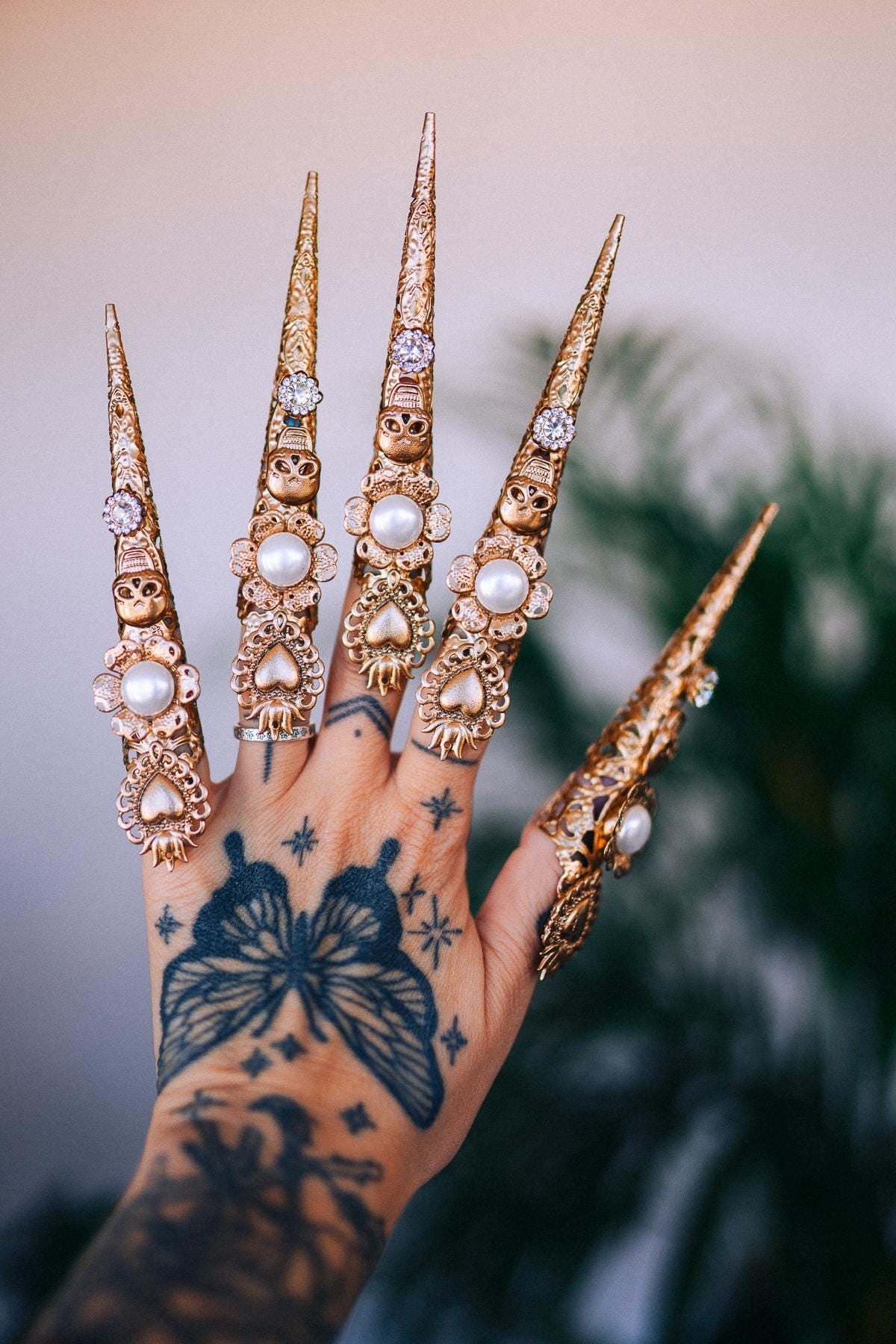 Gold Finger Claw 1 piece, Paw up, Halloween costume, Filigree Jewelry, Finger Jewelry, Catrina costume, Catrina flower headpiece and jewelry