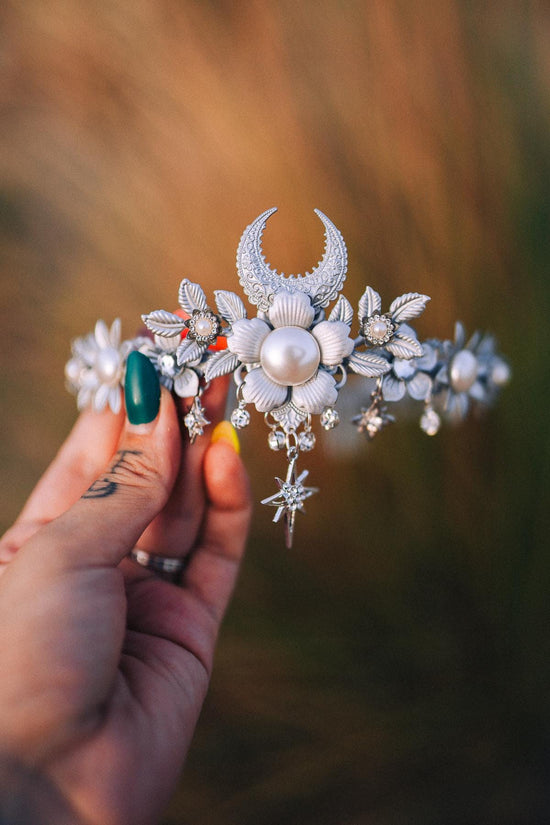 Bridal crown, Celestial crown, Silver crown, Fairy Crown, Wedding crown, Bridal headpiece, Bridal crown, Silver tiara, Goddess crown, Boho