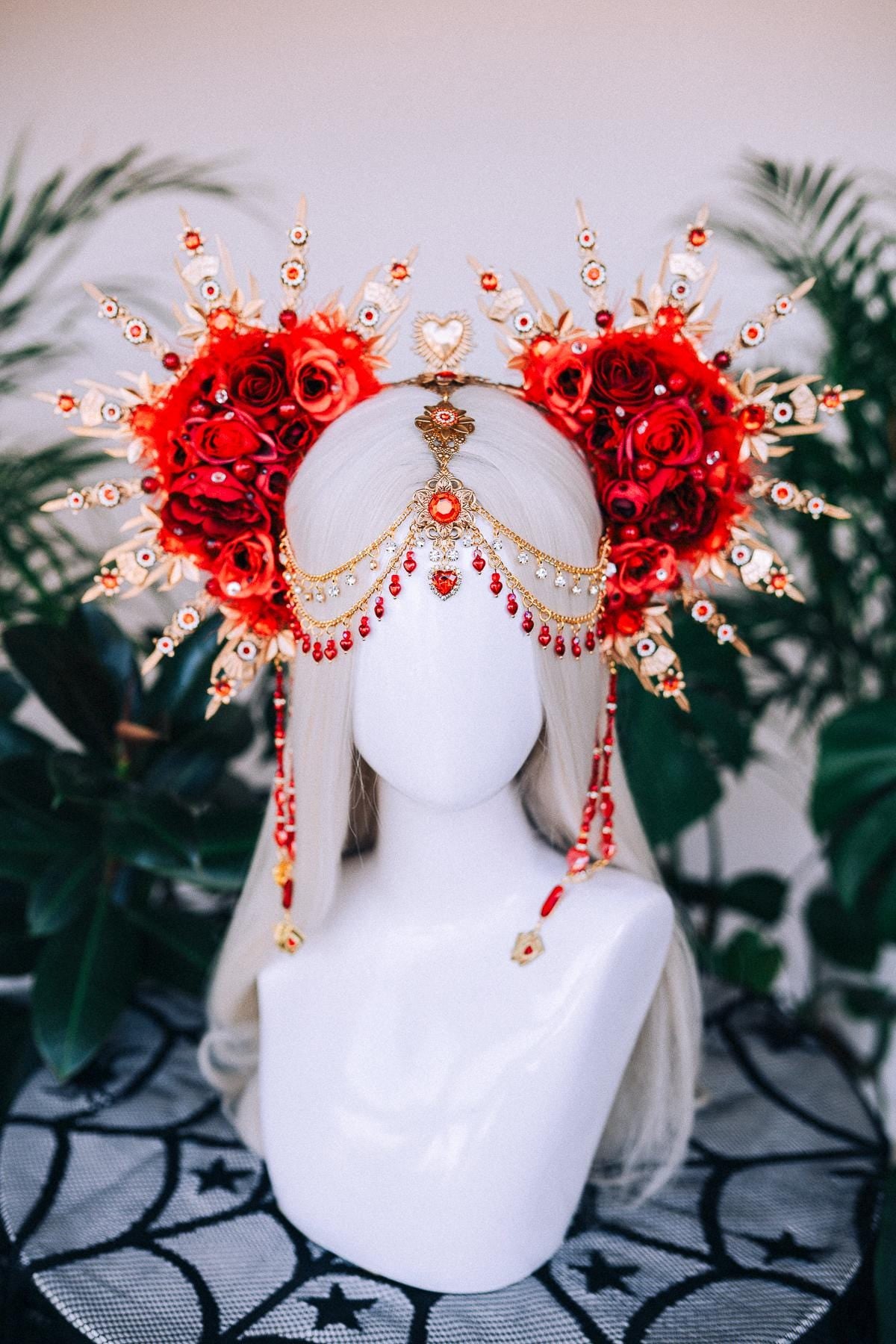 Queen of Hearts Alice in Wonderland, Halloween Costume, Red halo crown, Carnival costume, Mardi Gras, Cosplay, Halloween, Red flower crown