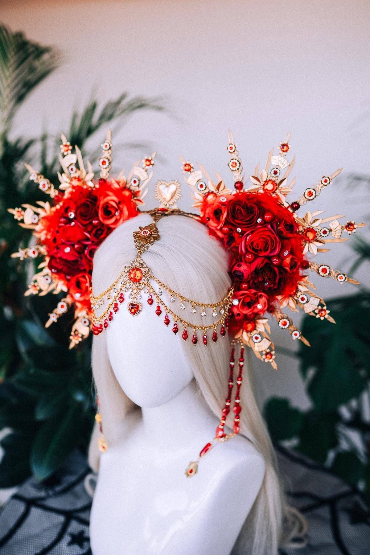 Queen of Hearts Alice in Wonderland, Halloween Costume, Red halo crown, Carnival costume, Mardi Gras, Cosplay, Halloween, Red flower crown