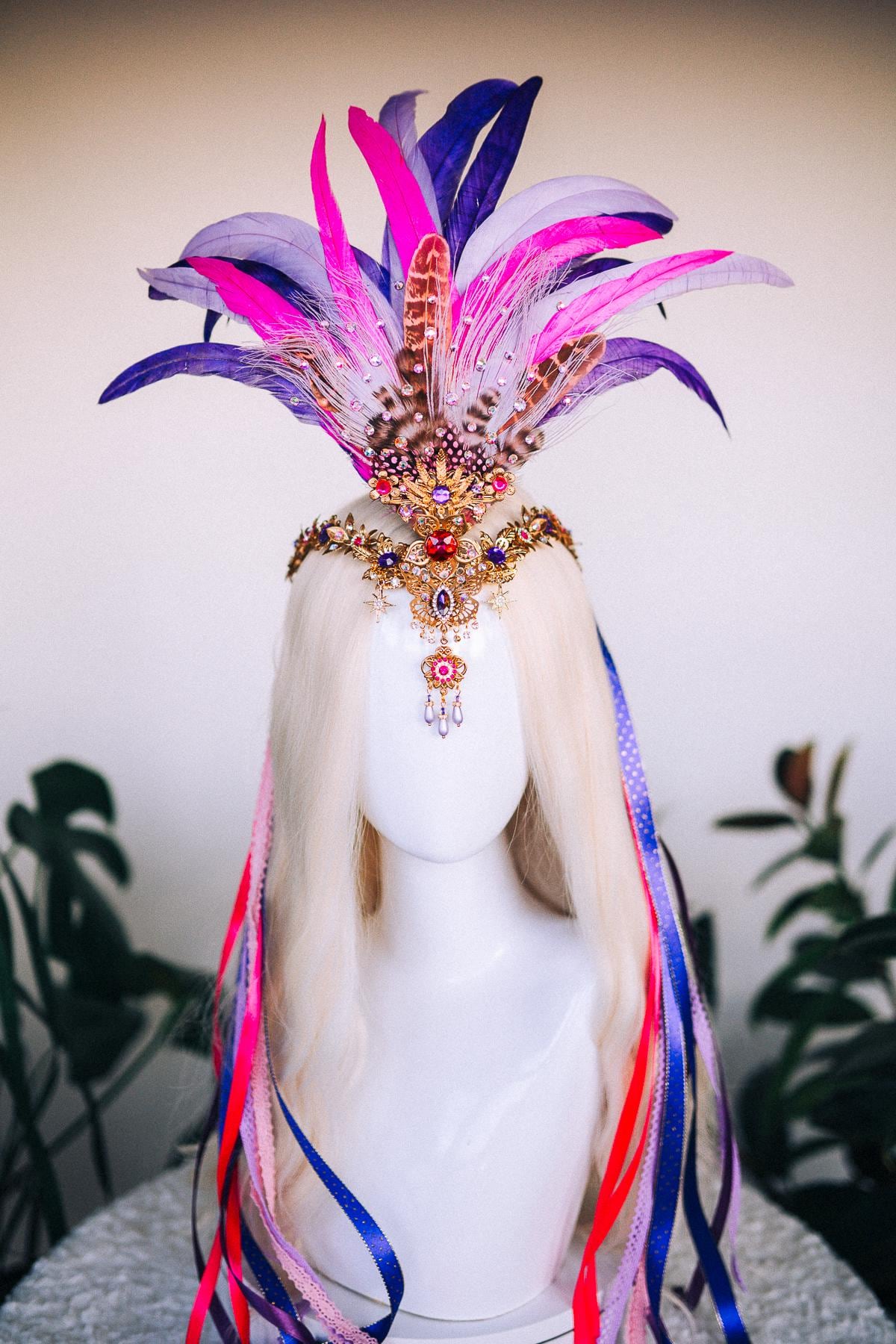 Carnival Feather Crown and Earrings Set, Boho Festival Headpiece, Feather and Gemstone Costume Accessories, Showgirl Crown and Earrings