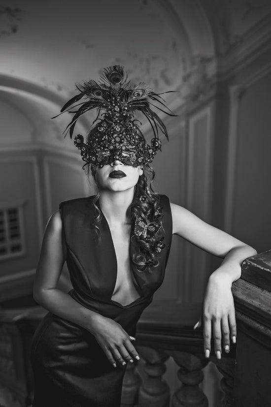 Venetian Style Black Mask, Gothic Feathers, Peacock Details, Mystical Glamour, Masquerade Ball, Festival Carnival, Elegant Accessory