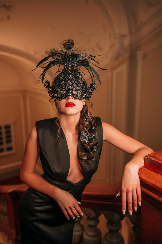 Venetian Style Black Mask, Gothic Feathers, Peacock Details, Mystical Glamour, Masquerade Ball, Festival Carnival, Elegant Accessory