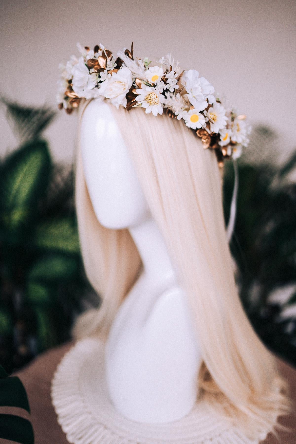 White flower crown, Gold flower crown, Flower hair wreath, Wedding crown, Bridal crown, Flower crown, Flower headband, Boho style