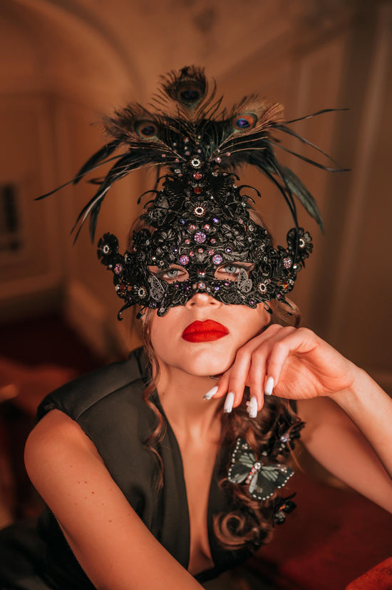 Venetian Style Black Mask, Gothic Feathers, Peacock Details, Mystical Glamour, Masquerade Ball, Festival Carnival, Elegant Accessory