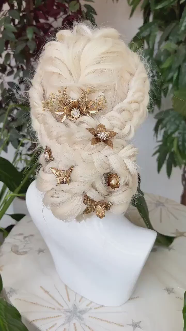 Load and play video in Gallery viewer, Boho Hairpins Flower Hair Comb Wedding Flowers Beige Flowers In Hair Boho Bride Dried Flower Crown Boho Chic Style Flower Hairpins
