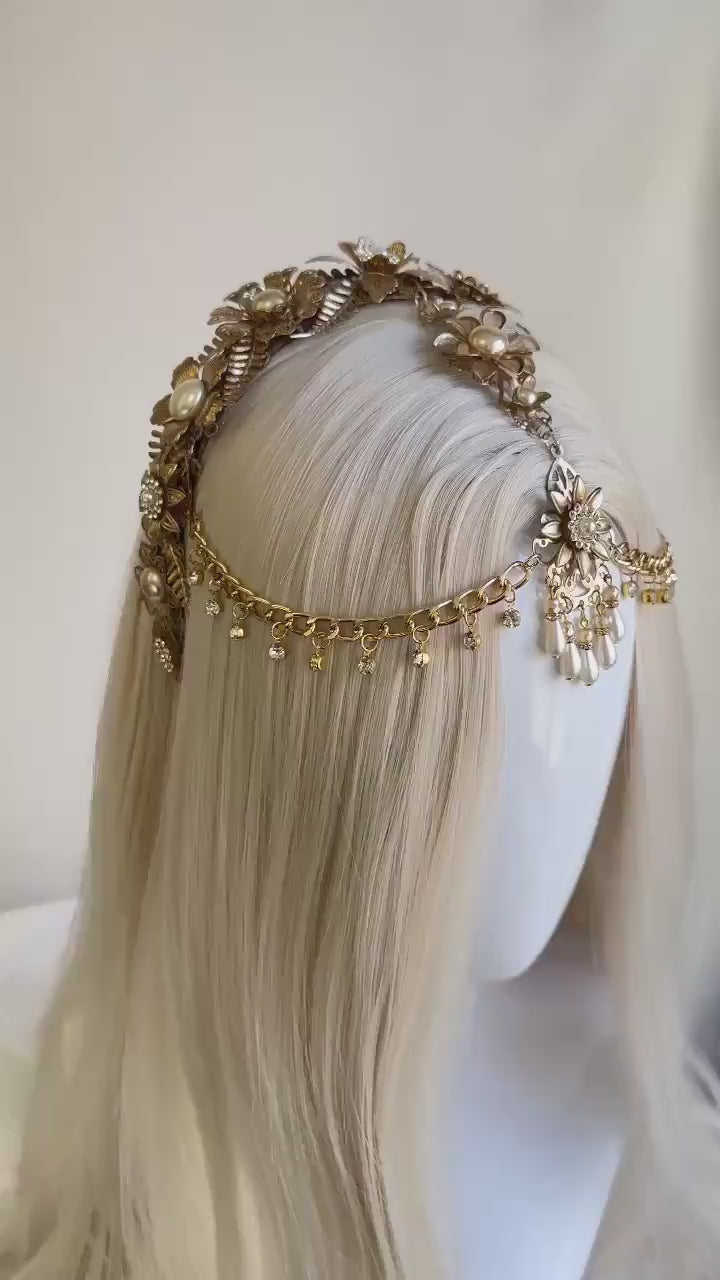 Load and play video in Gallery viewer, Gold Floral Chain Tiara, Elegant Bridal Headpiece with Pearls Crystals, Luxury Wedding Crown for Brides Festivals Special Occasions
