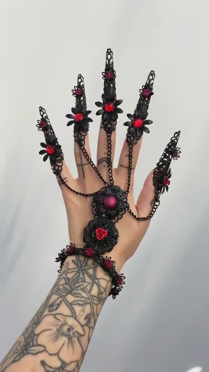 Load and play video in Gallery viewer, Black Fingers Jewellery, Black Bracelet, Nails Jewellery, Nails Design, Filigree Jewellery, Black Fingers, Photo props, Finger Claws, Claws
