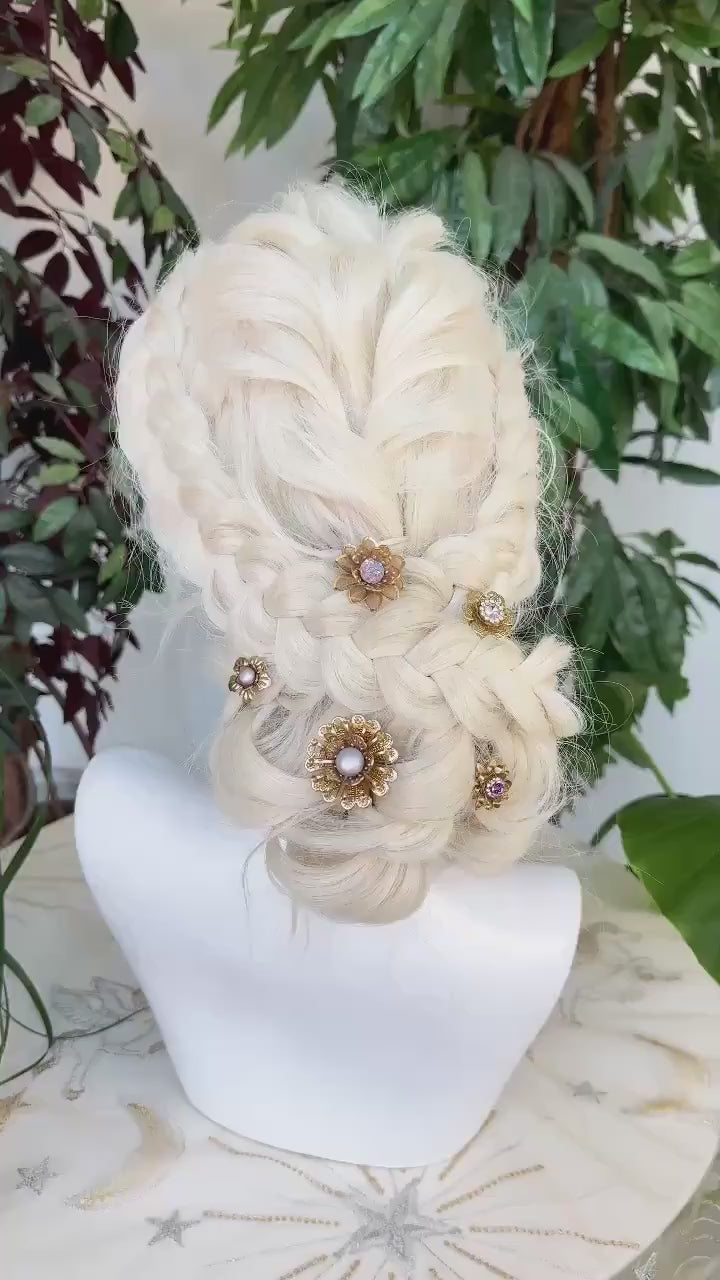 Load and play video in Gallery viewer, Boho Hairpins Flower Hair Comb Wedding Flowers Emerald Flowers In Hair Boho Bride Lavender Flower Crown Boho Chic Style Flower Hairpins
