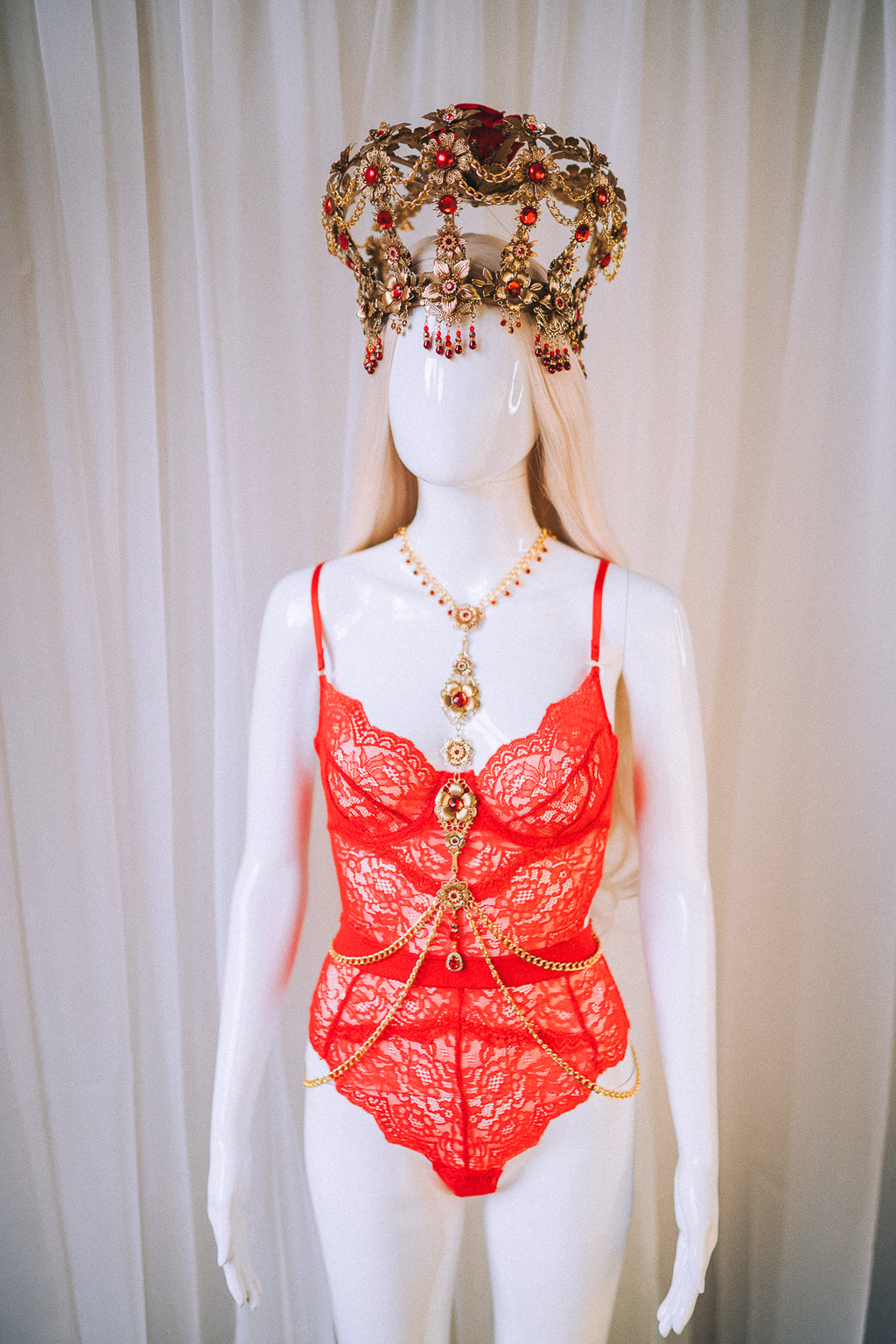 HARNESS Red Harness Festival Fashion Body Jewelry – CARBICKOVA CROWNS